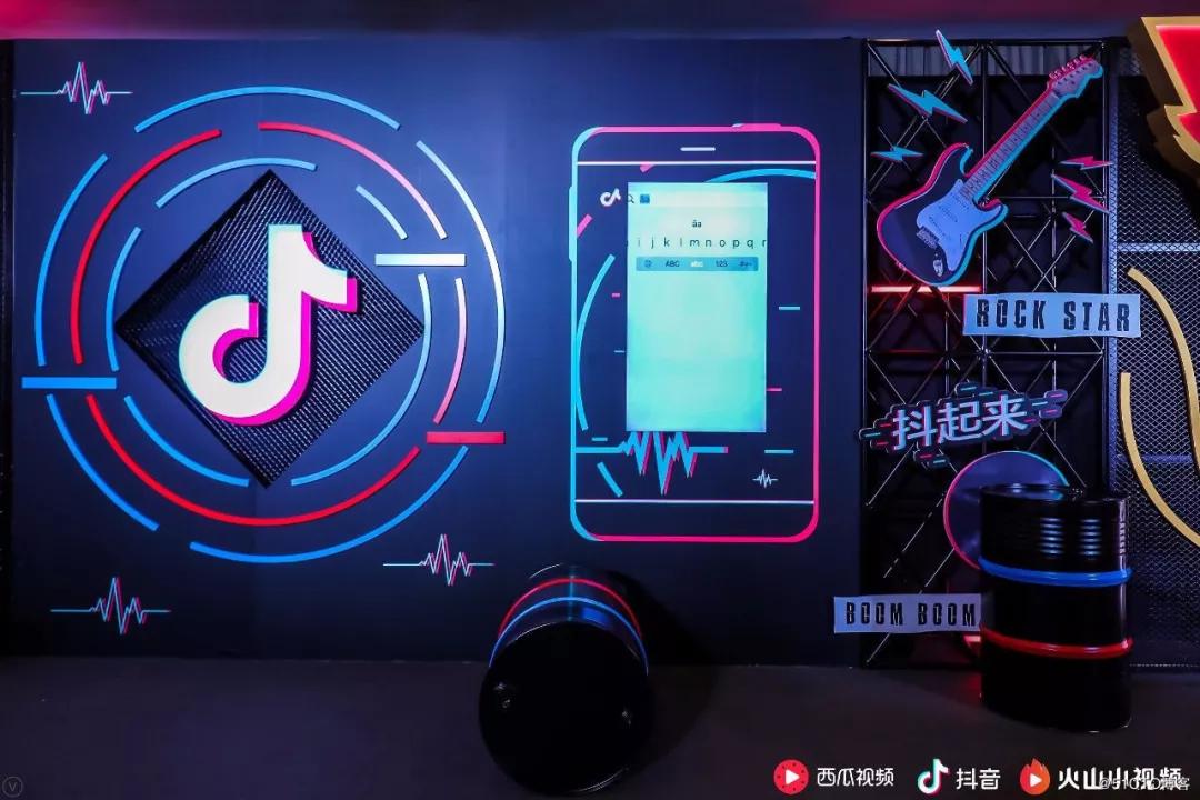 抖音怎么换背景？教你一步搞定酷炫效果！